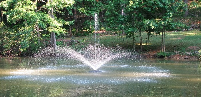 Lake fountain equals aeration